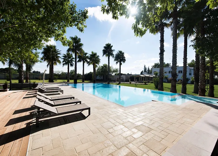 Parco Degli Aranci לינה וארוחת בוקר 4*