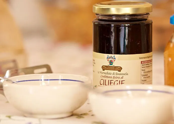 Parco Degli Aranci לינה וארוחת בוקר 4*